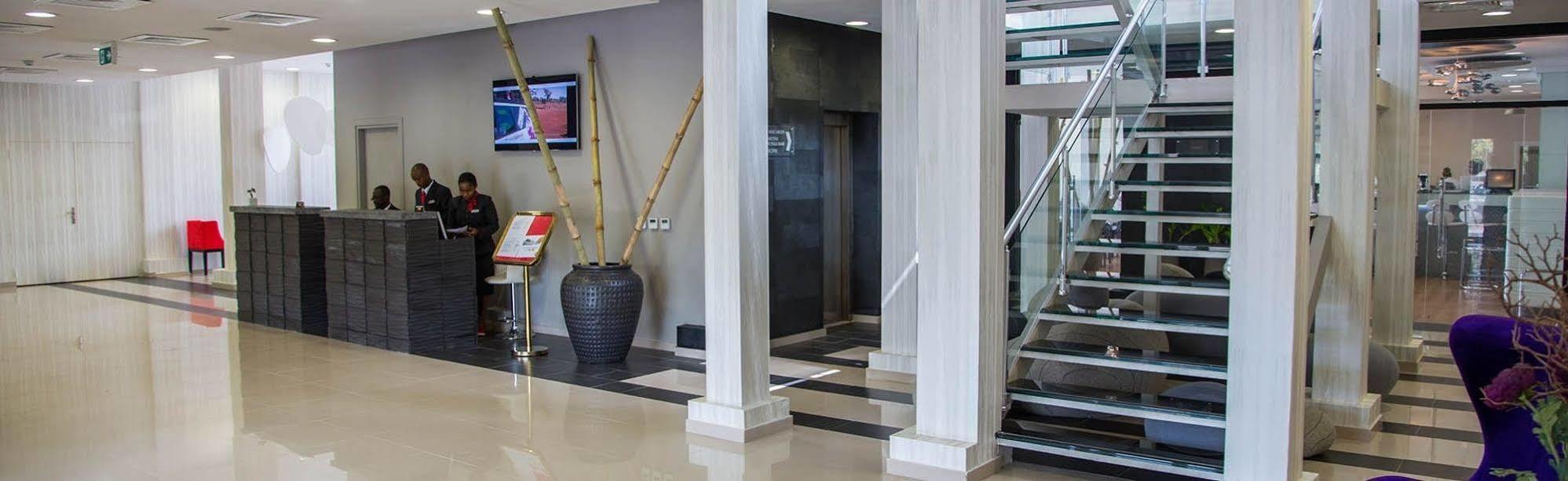Millenium Suites โคนาครี ภายนอก รูปภาพ
