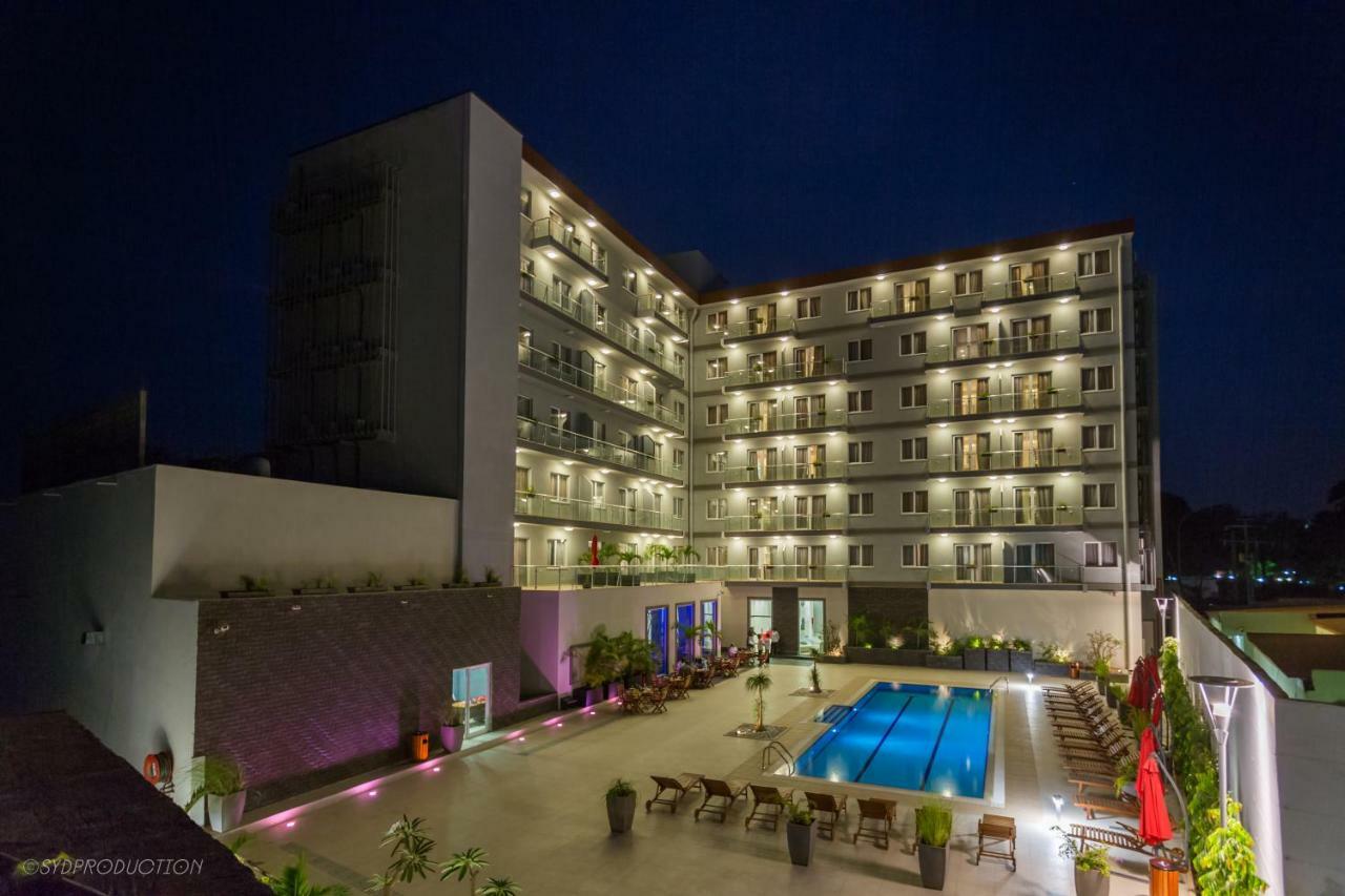 Millenium Suites โคนาครี ภายนอก รูปภาพ
